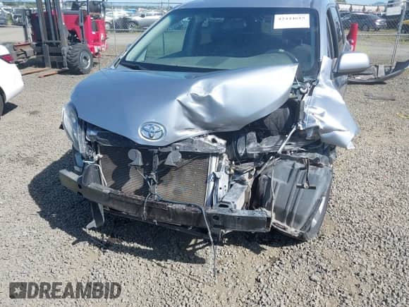 2012 Toyota Sienna SE with VIN 5TDXK3DC7CS258273, listed as a IAAI auction lot 42444615 with Not provided miles and . Bid and sale history available at DreamBid. Image 6.