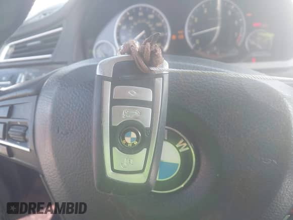 2012 BMW 7 Series 750Li с VIN WBAKB8C55CC962853, выставлен на аукционе IAAI как лот 42705832 с пробегом 154 689 миль миль и . История ставок и продаж доступна на DreamBid. Изображение 11.