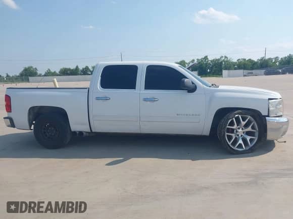 2013 Chevrolet Silverado 1500 LS z VIN 3GCPCREA1DG158439, wystawiony jako IAAI lot #43069128 z przebiegiem 234 152 mil mil oraz . Historia ofert i sprzedaży dostępna na DreamBid. Obrazek 13.