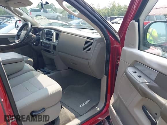 2007 Dodge 1500 SLT z VIN 3D7KR19D87G825922, wystawiony jako IAAI lot #42389240 z przebiegiem 203 026 mil mil oraz . Historia ofert i sprzedaży dostępna na DreamBid. Obrazek 5.