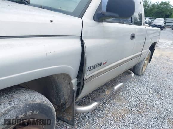 2000 Dodge 1500 with VIN 3B7HC13Z5YG160117, listed as a IAAI auction lot 42502247 with 268,184 mi miles and . Bid and sale history available at DreamBid. Image 12.