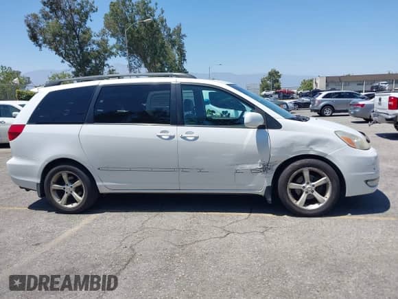 2005 Toyota Sienna XLE z VIN 5TDZA22C85S359348, wystawiony jako IAAI lot #42640899 z przebiegiem 185 773 mil mil oraz . Historia ofert i sprzedaży dostępna na DreamBid. Obrazek 13.