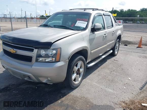 2007 Chevrolet Avalanche 3LT z VIN 3GNEC12057G318208, wystawiony jako IAAI lot #42410584 z przebiegiem 300 951 mil mil oraz . Historia ofert i sprzedaży dostępna na DreamBid. Obrazek 2.