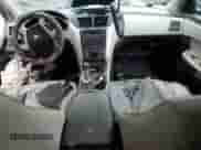 2009 Chevrolet Traverse LTZ z VIN 1GNER33D69S165443, wystawiony jako Copart lot #67540804 z przebiegiem Nie podano mil oraz Szkoda całkowita • Salvage title. Historia ofert i sprzedaży dostępna na DreamBid. Obrazek 8.