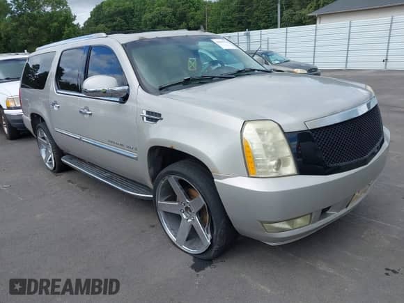 2007 Cadillac Escalade ESV with VIN 1GYFK66887R201424, listed as a IAAI auction lot 42967576 with Not provided miles and . Bid and sale history available at DreamBid. Image 1.