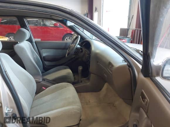 1993 Toyota Camry LE z VIN JT2SK12E0P0169424, wystawiony jako IAAI lot #42255919 z przebiegiem 173 286 mil mil oraz . Historia ofert i sprzedaży dostępna na DreamBid. Obrazek 5.