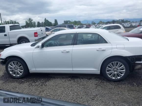 2014 Chrysler 300 с VIN 2C3CCARGXEH216732, выставлен на аукционе IAAI как лот 42317060 с пробегом 230 277 миль миль и . История ставок и продаж доступна на DreamBid. Изображение 15.