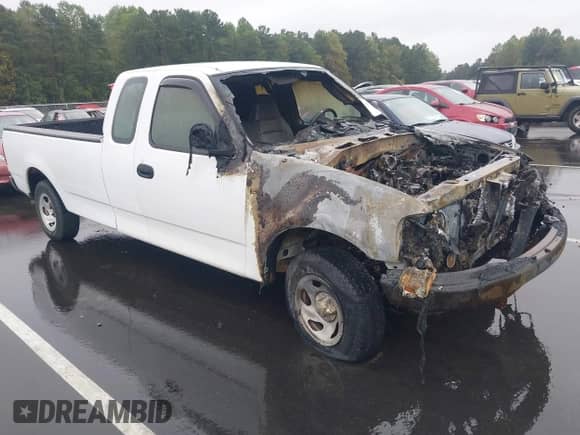 2004 Ford F-150 XL z VIN 2FTRX17W54CA94961, wystawiony jako IAAI lot #43330612 z przebiegiem Nie podano mil oraz . Historia ofert i sprzedaży dostępna na DreamBid. Obrazek 1.