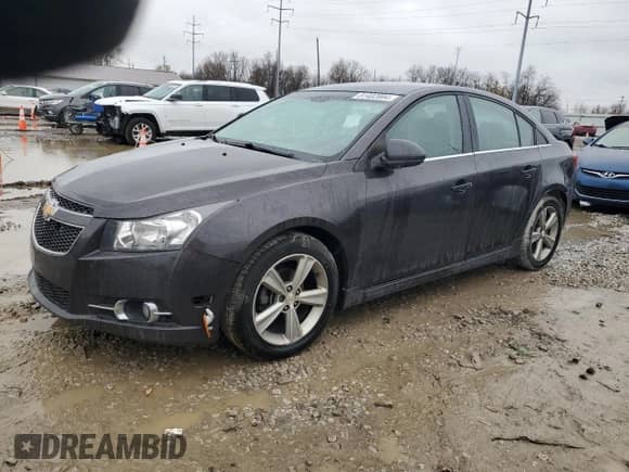 2014 Chevrolet Cruze 2LT z VIN 1G1PE5SB5E7383047, wystawiony jako Copart lot #81402004 z przebiegiem 194 745 mil mil oraz Szkoda całkowita • Salvage title. Historia ofert i sprzedaży dostępna na DreamBid. Obrazek 1.