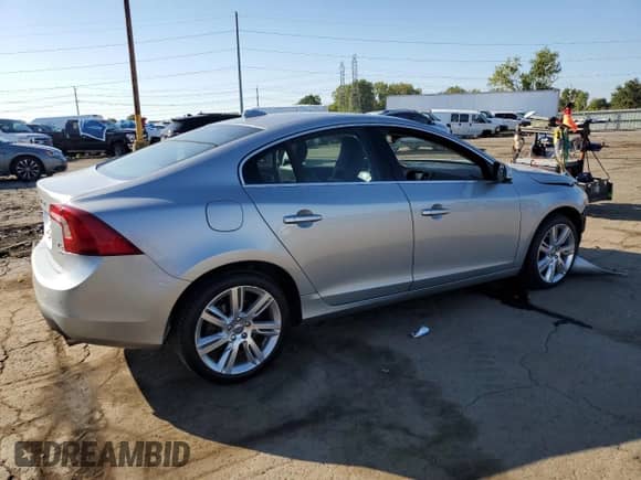 2013 Volvo S60 T6 R-Design Platinum с VIN YV1902FH4D2177249, выставлен на аукционе Copart как лот 71166385 с пробегом 149 002 миль миль и Чистый • Clean title. История ставок и продаж доступна на DreamBid. Изображение 3.