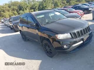 2014 Jeep Compass Sport z VIN 1C4NJCBA4ED785777, wystawiony jako IAAI lot #43415977 z przebiegiem Nie podano mil oraz . Historia ofert i sprzedaży dostępna na DreamBid. Obrazek 1.