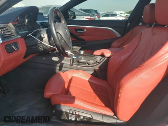 2018 BMW 4 Series 430i xDrive z VIN WBA4W5C5XJAE43207, wystawiony jako Copart lot #81083835 z przebiegiem 103 819 mil mil oraz Szkoda całkowita • Salvage title. Historia ofert i sprzedaży dostępna na DreamBid. Obrazek 7.