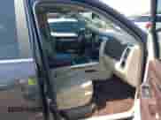 2018 Ram 1500 Big Horn z VIN 1C6RR6LT1JS132672, wystawiony jako IAAI lot #43161381 z przebiegiem 136 924 mil mil oraz . Historia ofert i sprzedaży dostępna na DreamBid. Obrazek 5.