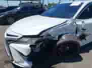 2022 Toyota Camry Hybrid XSE с VIN 4T1K31AK4NU039885, выставлен на аукционе IAAI как лот 42701525 с пробегом 31 018 миль миль и . История ставок и продаж доступна на DreamBid. Изображение 6.