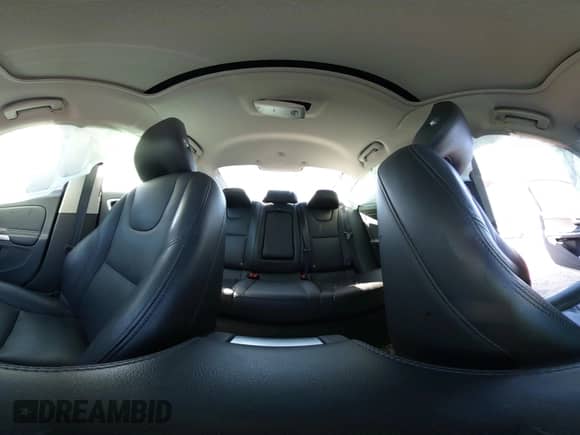 2018 Volvo S60 Inscription z VIN LYV402TK0JB165559, wystawiony jako IAAI lot #42439213 z przebiegiem 67 730 mil mil oraz . Historia ofert i sprzedaży dostępna na DreamBid. Obrazek 18.