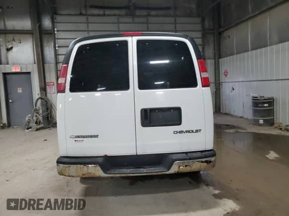 2004 Chevrolet Express Passenger с VIN 1GAHG39U741202946, выставлен на аукционе Copart как лот 78889324 с пробегом 154 594 миль миль и Списание • Salvage title. История ставок и продаж доступна на DreamBid. Изображение 6.