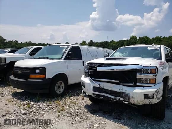 2019 Chevrolet Silverado 3500HD High Country с VIN 1GC4KYEY0KF195123, выставлен на аукционе Copart как лот 62807584 с пробегом 132 272 миль миль и Списание • Salvage title. История ставок и продаж доступна на DreamBid. Изображение 10.