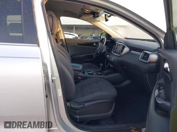 2016 Kia Sorento L with VIN 5XYPG4A31GG013919, listed as a IAAI auction lot 43041782 with 96,771 mi miles and . Bid and sale history available at DreamBid. Image 5.