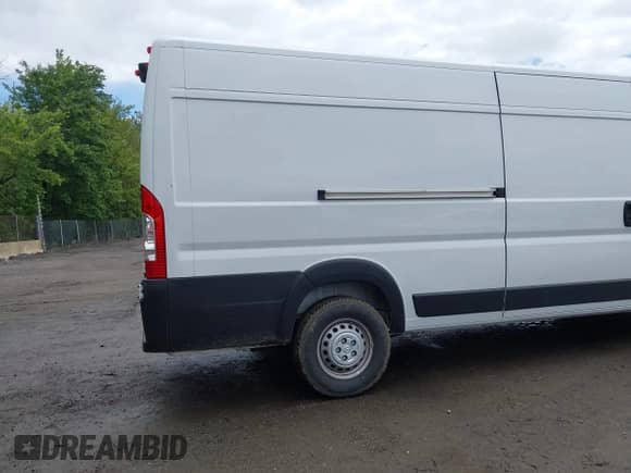 2025 Ram ProMaster Cargo Tradesman с VIN 3C6MRVJG5SE517733, выставлен на аукционе IAAI как лот 42302812 с пробегом 3 824 миль миль и . История ставок и продаж доступна на DreamBid. Изображение 6.