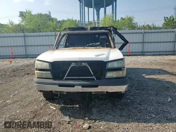 2003 Chevrolet Silverado 1500 Work Truck с VIN 1GCEC14X33Z350572, выставлен на аукционе Copart как лот 68664425 с пробегом Не указан миль и На запчасти • Non repairable. История ставок и продаж доступна на DreamBid. Изображение 14.