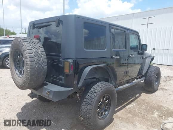 2008 Jeep Wrangler Unlimited X z VIN 1J4GA39148L560004, wystawiony jako IAAI lot #42523657 z przebiegiem 116 619 mil mil oraz . Historia ofert i sprzedaży dostępna na DreamBid. Obrazek 4.