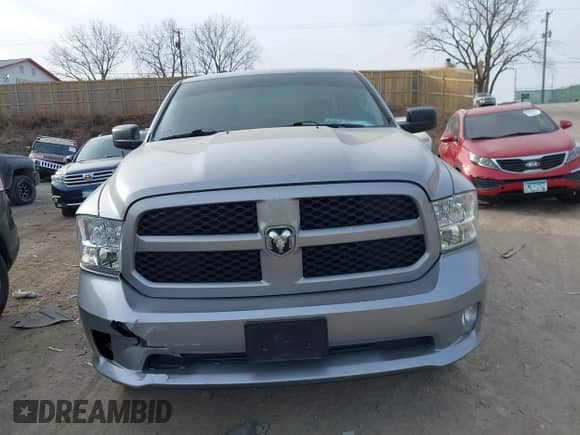 2019 Ram 1500 Express z VIN 1C6RR7FT7KS731059, wystawiony jako IAAI lot #41264070 z przebiegiem 147 444 mil mil oraz . Historia ofert i sprzedaży dostępna na DreamBid. Obrazek 12.