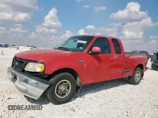 2000 Ford F-150 XL z VIN 1FTRX07WXYKB39193, wystawiony jako Copart lot #85164785 z przebiegiem 296 921 mil mil oraz Szkoda całkowita • Salvage title. Historia ofert i sprzedaży dostępna na DreamBid. Obrazek 1.