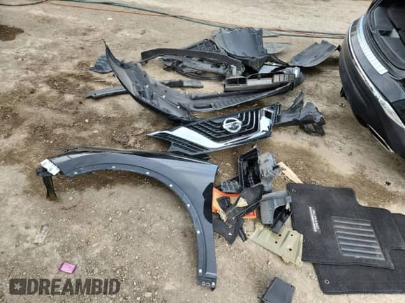 2017 Nissan Murano Platinum with VIN 5N1AZ2MH8HN135811, listed as a Copart auction lot 71277745 with 92,303 mi miles and Salvage title. Bid and sale history available at DreamBid. Image 13.