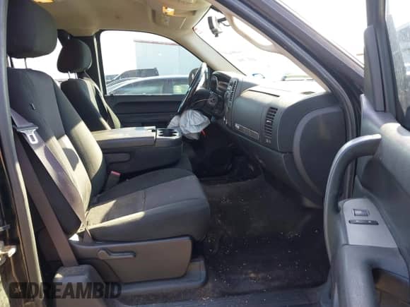 2010 GMC Sierra 1500 SLE with VIN 1GTSCVE04AZ268455, listed as a IAAI auction lot 41005184 with 303,161 mi miles and . Bid and sale history available at DreamBid. Image 5.