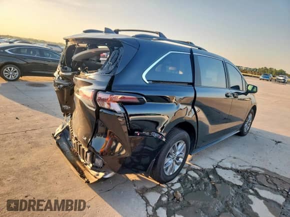 2025 Toyota Sienna LE с VIN 5TDKRKEC5SS253800, выставлен на аукционе Copart как лот 69848135 с пробегом 3 304 миль миль и Списание • Salvage title. История ставок и продаж доступна на DreamBid. Изображение 3.