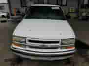 1999 Chevrolet Blazer LT z VIN 1GNCS13W0X2213307, wystawiony jako Copart lot #66022085 z przebiegiem 191 583 mil mil oraz Szkoda całkowita • Salvage title. Historia ofert i sprzedaży dostępna na DreamBid. Obrazek 5.