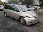 2010 Toyota Sienna CE z VIN 5TDKK4CCXAS337354, wystawiony jako Copart lot #80162185 z przebiegiem 352 738 mil mil oraz Szkoda całkowita • Salvage title. Historia ofert i sprzedaży dostępna na DreamBid. Obrazek 4.