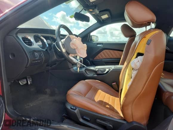 2010 Ford Mustang V6 с VIN 1ZVBP8AN1A5176585, выставлен на аукционе Copart как лот 83781375 с пробегом 94 974 миль миль и На запчасти • Non repairable. История ставок и продаж доступна на DreamBid. Изображение 7.