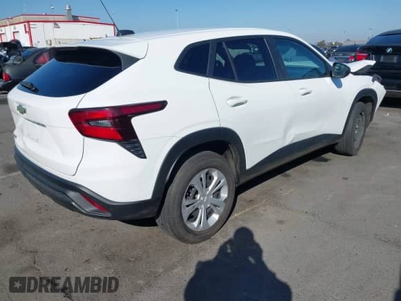 2024 Chevrolet Trax LS with VIN KL77LFE24RC097070, listed as a IAAI auction lot 43398755 with 14,932 mi miles and . Bid and sale history available at DreamBid. Image 4.