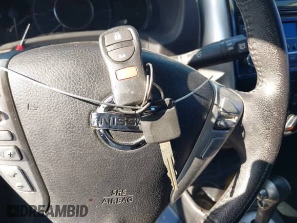 2015 Nissan Note SV z VIN 3N1CE2CP4FL412858, wystawiony jako IAAI lot #42358192 z przebiegiem 109 695 mil mil oraz . Historia ofert i sprzedaży dostępna na DreamBid. Obrazek 11.