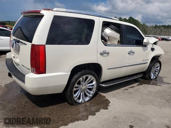 2008 Cadillac Escalade with VIN 1GYEC63898R104487, listed as a Copart auction lot 65625575 with Not provided miles and Salvage title. Bid and sale history available at DreamBid. Image 3.