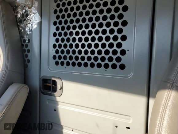 2018 Chevrolet Express Cargo с VIN 1GCWGAFG4J1338495, выставлен на аукционе Copart как лот 88013295 с пробегом 141 681 миль миль и Списание • Salvage title. История ставок и продаж доступна на DreamBid. Изображение 10.