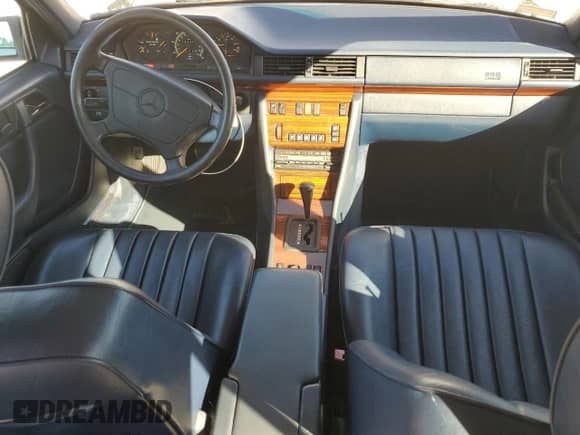 1993 Mercedes-Benz 300 с VIN WDBEA28E4PB976360, выставлен на аукционе Copart как лот 82859844 с пробегом 162 322 миль миль и Списание • Salvage title. История ставок и продаж доступна на DreamBid. Изображение 8.