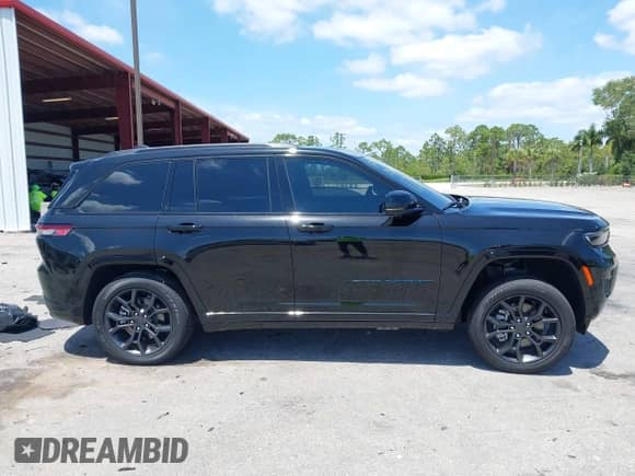 2024 Jeep Grand Cherokee z VIN 1C4RJYB67R8611713, wystawiony jako IAAI lot #42216270 z przebiegiem 3 122 mil mil oraz . Historia ofert i sprzedaży dostępna na DreamBid. Obrazek 13.