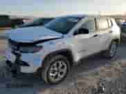 2025 Jeep Compass Sport z VIN 3C4NJDAN9ST516030, wystawiony jako Copart lot #52292005 z przebiegiem 2 094 mil mil oraz Szkoda całkowita • Salvage title. Historia ofert i sprzedaży dostępna na DreamBid. Obrazek 1.