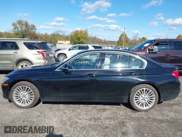 2015 BMW 3 Series 328i xDrive с VIN WBA3B5C58FF962299, выставлен на аукционе IAAI как лот 43497411 с пробегом 150 177 миль миль и . История ставок и продаж доступна на DreamBid. Изображение 15.