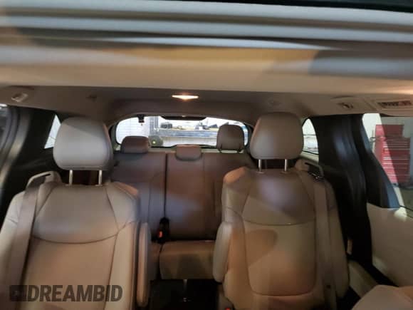 2025 Toyota Sienna XLE z VIN 5TDJSKFC9SS161099, wystawiony jako Copart lot #52149405 z przebiegiem 5 125 mil mil oraz Szkoda całkowita • Salvage title. Historia ofert i sprzedaży dostępna na DreamBid. Obrazek 10.