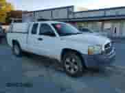 2005 Dodge Dakota ST with VIN 1D7HE22N25S329552, listed as a Copart auction lot 90839955 with 189,006 mi miles and Salvage title. Bid and sale history available at DreamBid. Image 4.