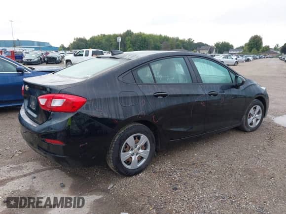 2017 Chevrolet Cruze LS z VIN 1G1BC5SMXH7194903, wystawiony jako IAAI lot #43268653 z przebiegiem 160 722 mil mil oraz . Historia ofert i sprzedaży dostępna na DreamBid. Obrazek 4.