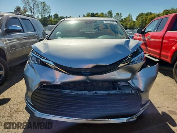 2021 Toyota Sienna XLE z VIN 5TDYSKFC3MS009479, wystawiony jako Copart lot #85076155 z przebiegiem 34 830 mil mil oraz Szkoda całkowita • Salvage title. Historia ofert i sprzedaży dostępna na DreamBid. Obrazek 5.
