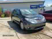 2017 Toyota Sienna XLE Auto Access Seat with VIN 5TDYZ3DC1HS890063, listed as a Copart auction lot 69876045 with 81,152 mi miles and Salvage title. Bid and sale history available at DreamBid. Image 14.