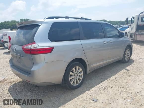 2017 Toyota Sienna XLE z VIN 5TDDZ3DC4HS156256, wystawiony jako IAAI lot #42695568 z przebiegiem 266 665 mil mil oraz . Historia ofert i sprzedaży dostępna na DreamBid. Obrazek 4.