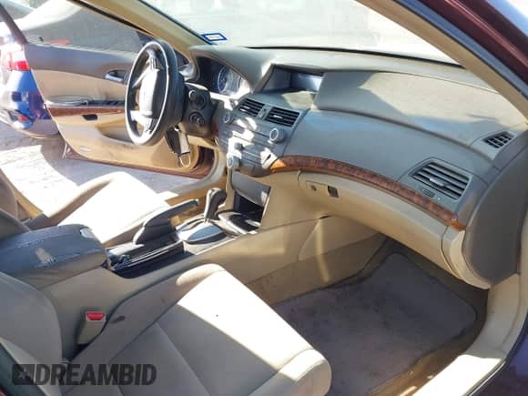 2008 Honda Accord EX с VIN JHMCP26738C070061, выставлен на аукционе IAAI как лот 43437914 с пробегом 228 025 миль миль и . История ставок и продаж доступна на DreamBid. Изображение 5.