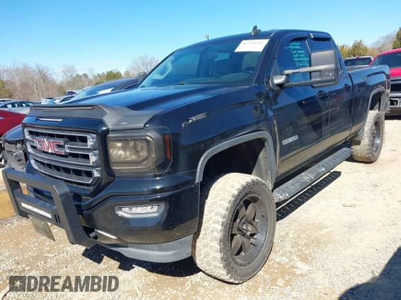 2018 GMC Sierra 1500 z VIN 1GTR1LEC3JZ287890, wystawiony jako IAAI lot #41743219 z przebiegiem 103 348 mil mil oraz . Historia ofert i sprzedaży dostępna na DreamBid. Obrazek 17.