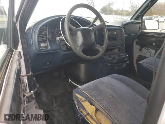 2002 Chevrolet Astro Cargo с VIN 1GCDM19X22B137234, выставлен на аукционе Copart как лот 84251894 с пробегом 229 880 миль миль и Списание • Salvage title. История ставок и продаж доступна на DreamBid. Изображение 8.